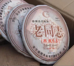 2006 Elderly Comrades Collection Unique tmavý puerh koláč 400g