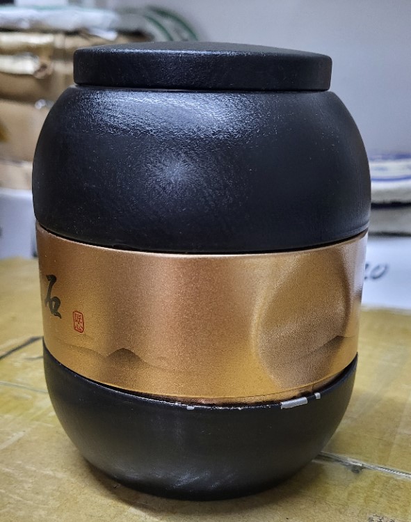 2001 Guangdong Fosilní Puer čaj v doze 500g